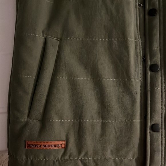 Vest - Picture 3 of 4